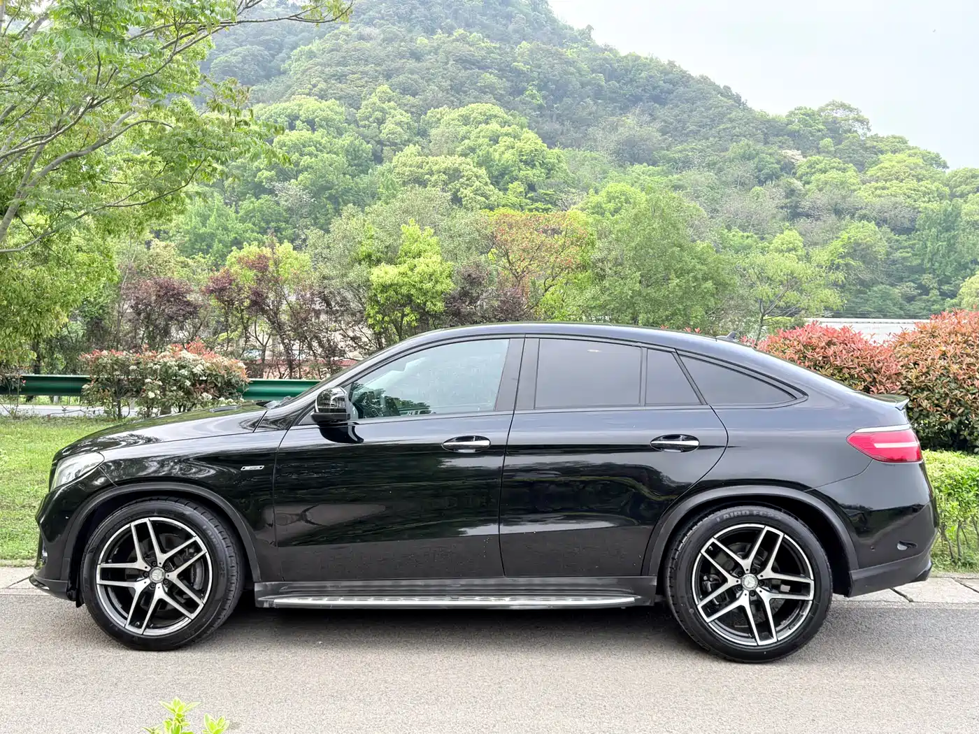 Mercedes-Benz GLE Coupe 2017 GLE 450 AMG 4MATIC Coupe SUV фото 3