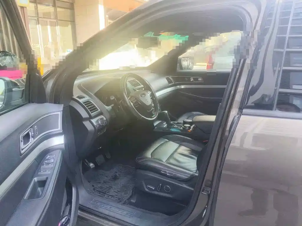 Photo 8 - Ford Explorer (Import)