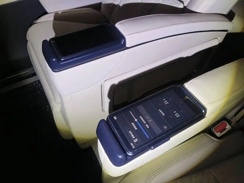 Фото 8 - Toyota Vellfire