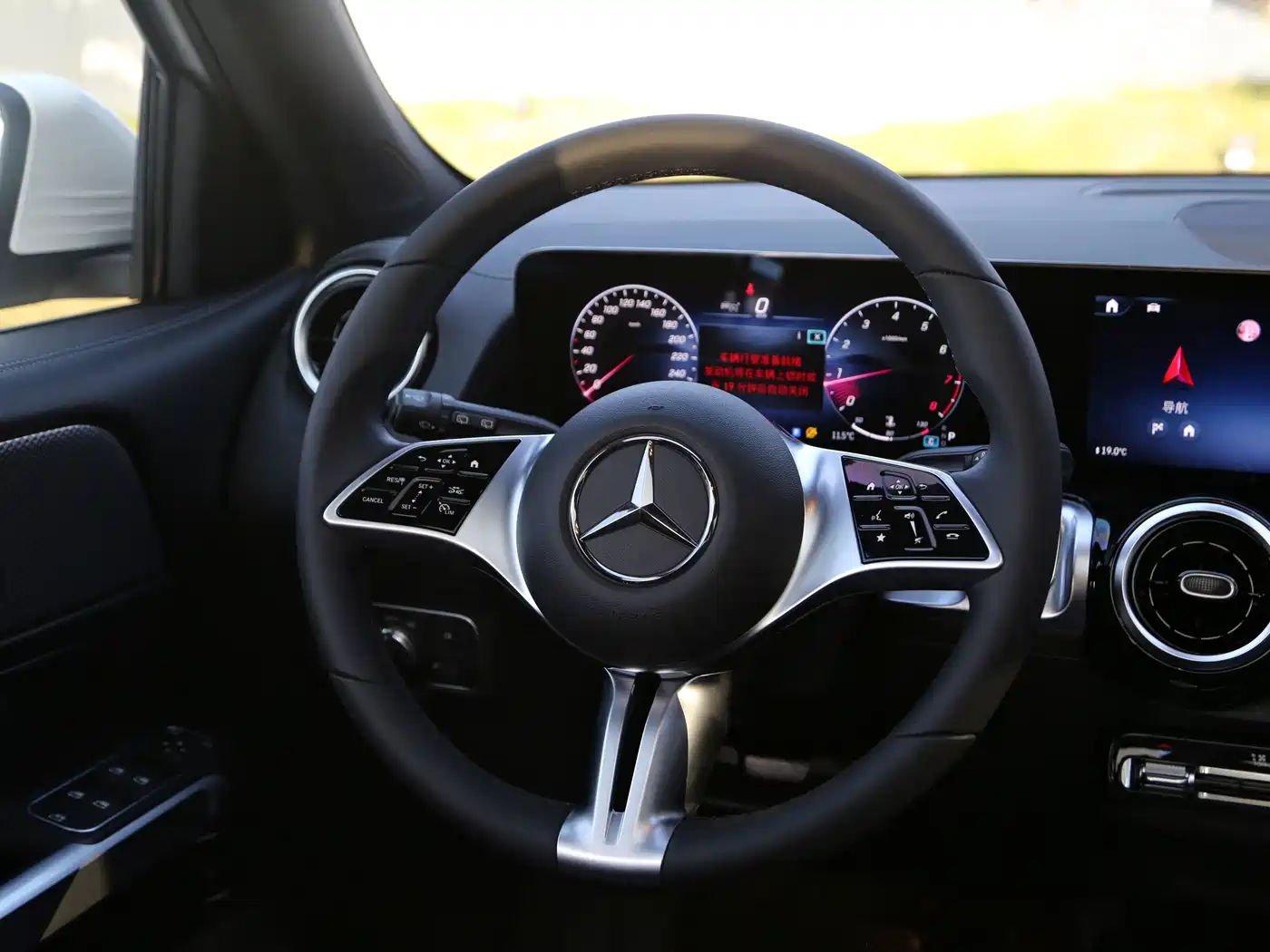 Фото 4 - Mercedes-Benz GLB