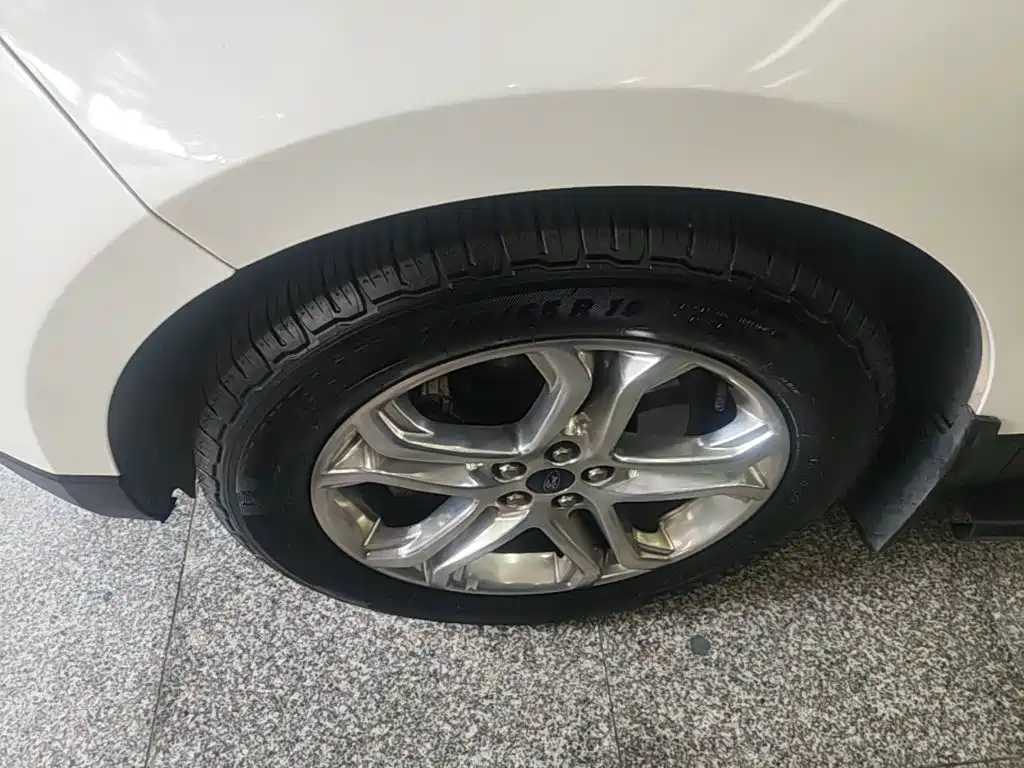 Фото 23 - Ford Edge