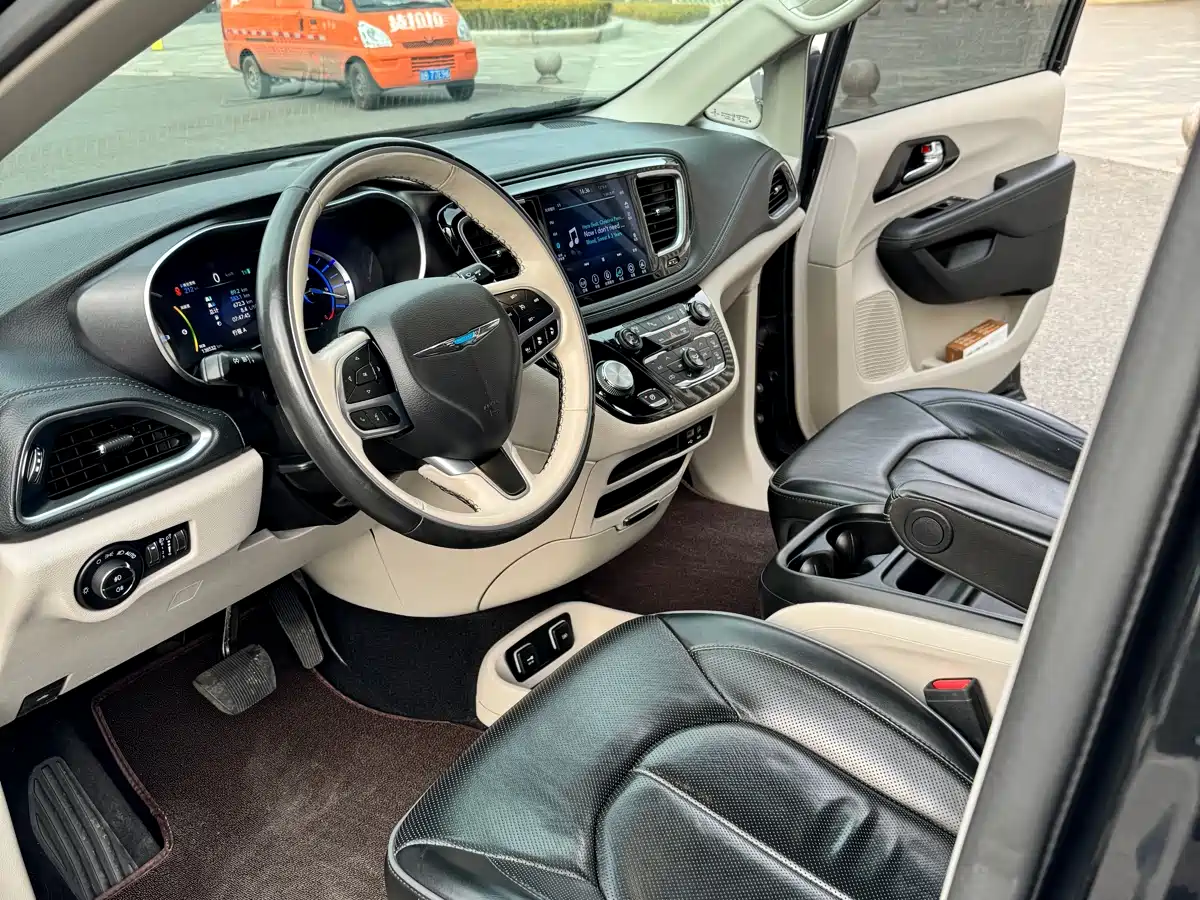 Chrysler Grand Caravan PHEV (Import) 2019 3.6L Plug-in Hybrid фото 5
