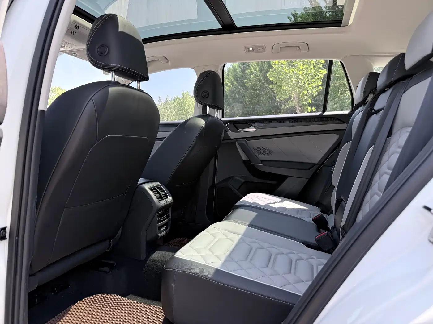 Volkswagen Tayron 2023 330TSI 2WD Luxury Plus Advanced Edition фото 11