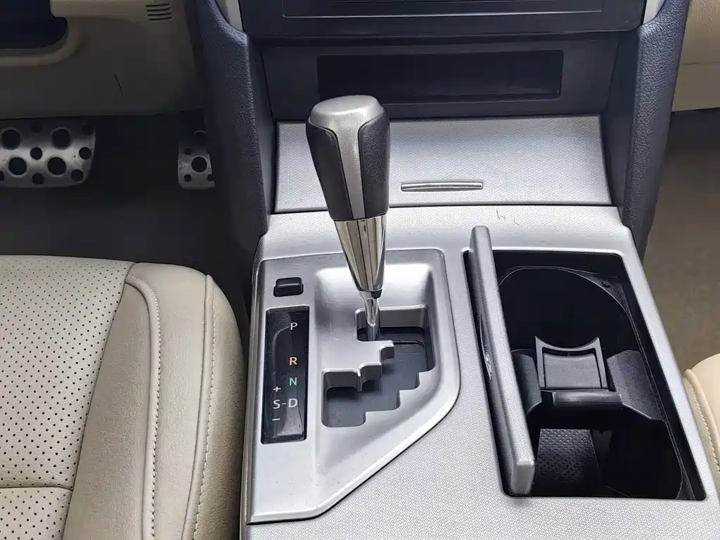 Фото 13 - Toyota Camry
