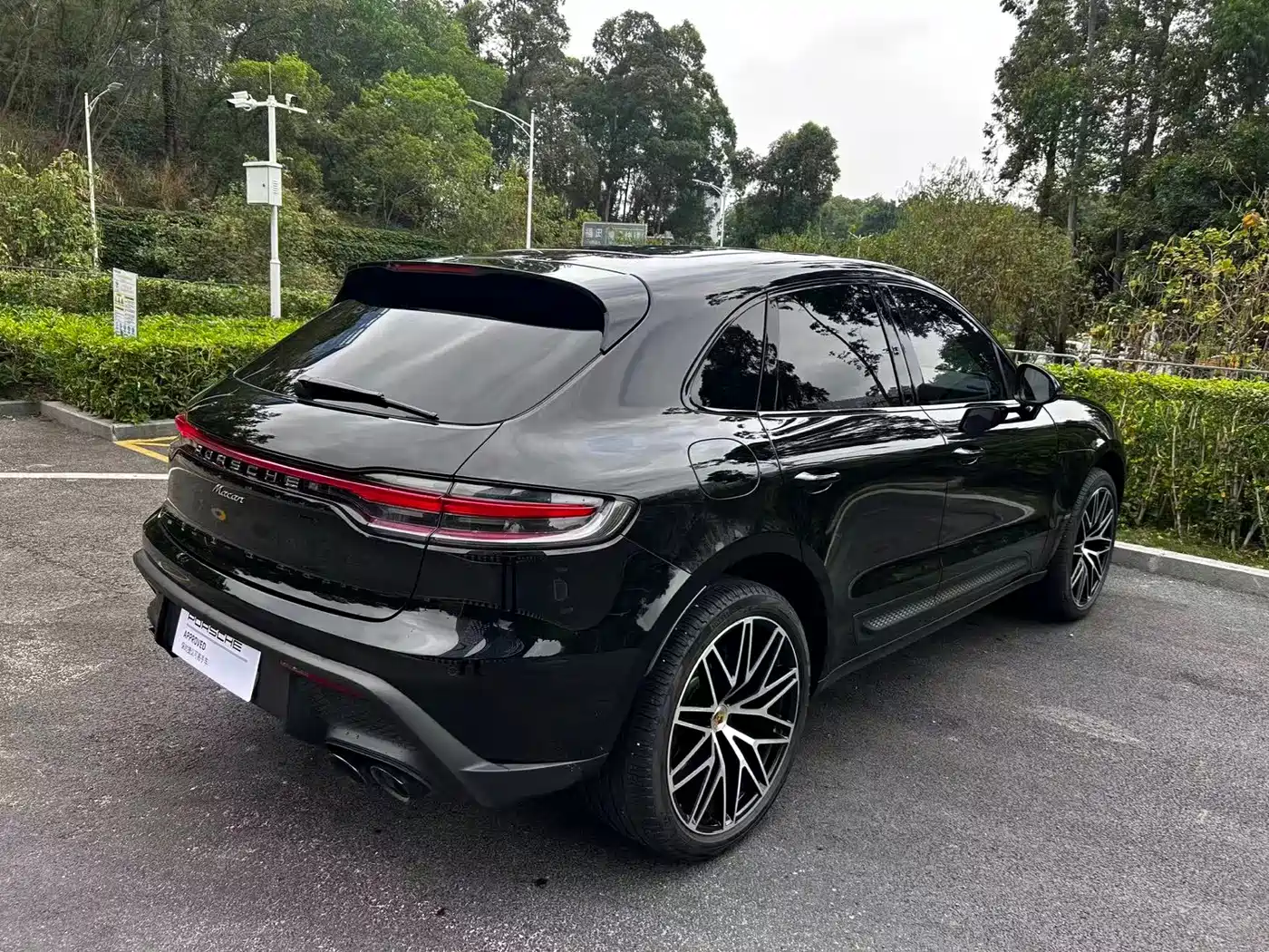 PORSCHE MACAN