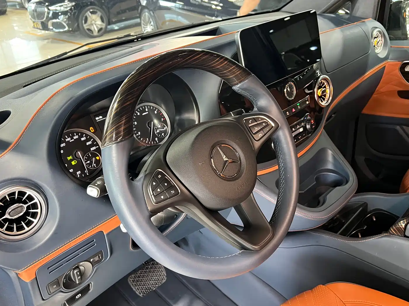 Mercedes-Benz Vito 2023 2.0T Elite 7-Seater фото 13