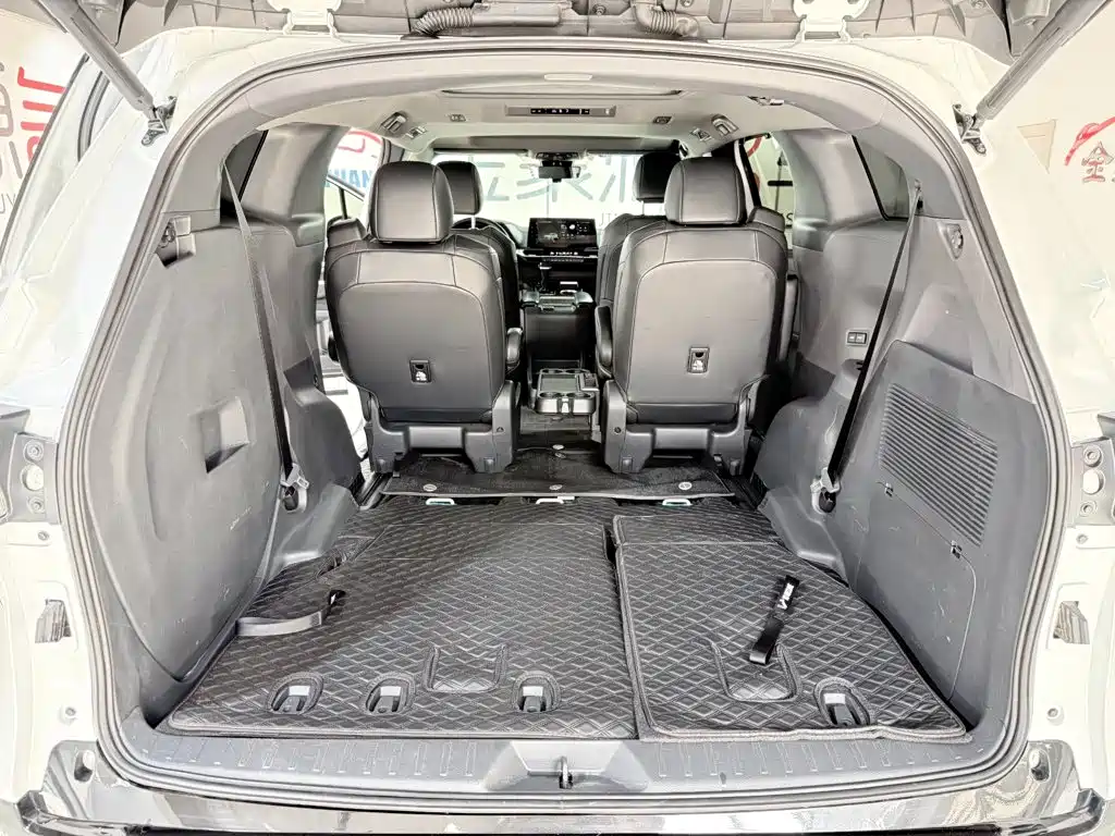 Toyota Granvia 2025 2024 2.5L Hybrid Premium PLUS 4WD Edition