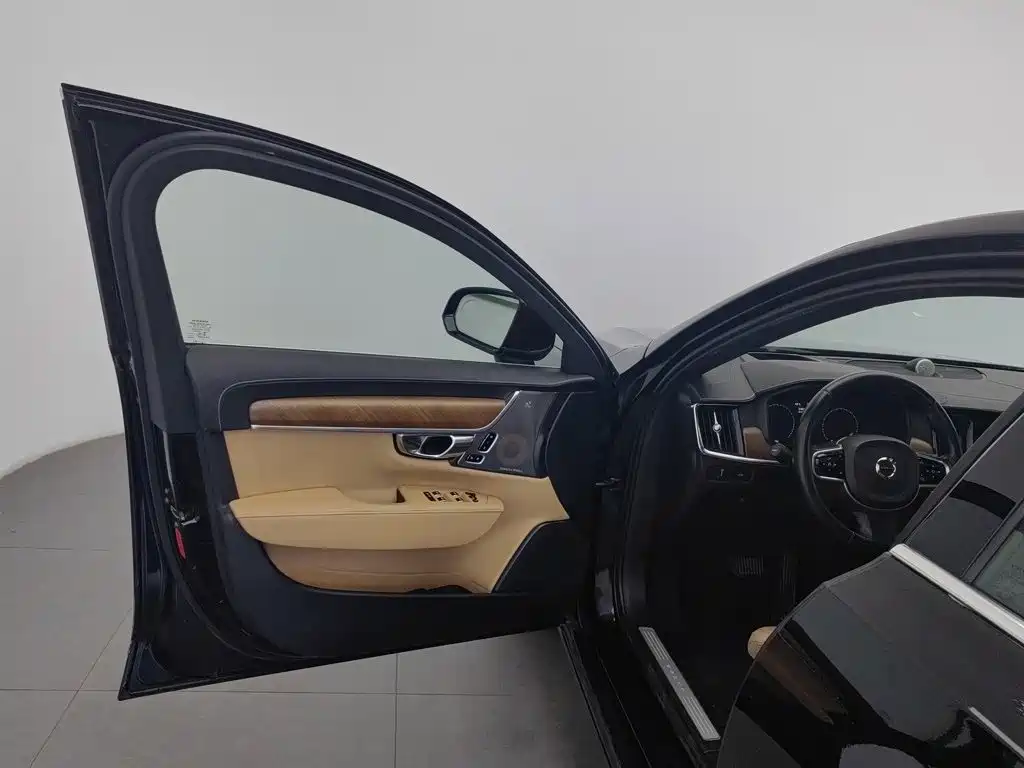Фото 8 - Volvo S90
