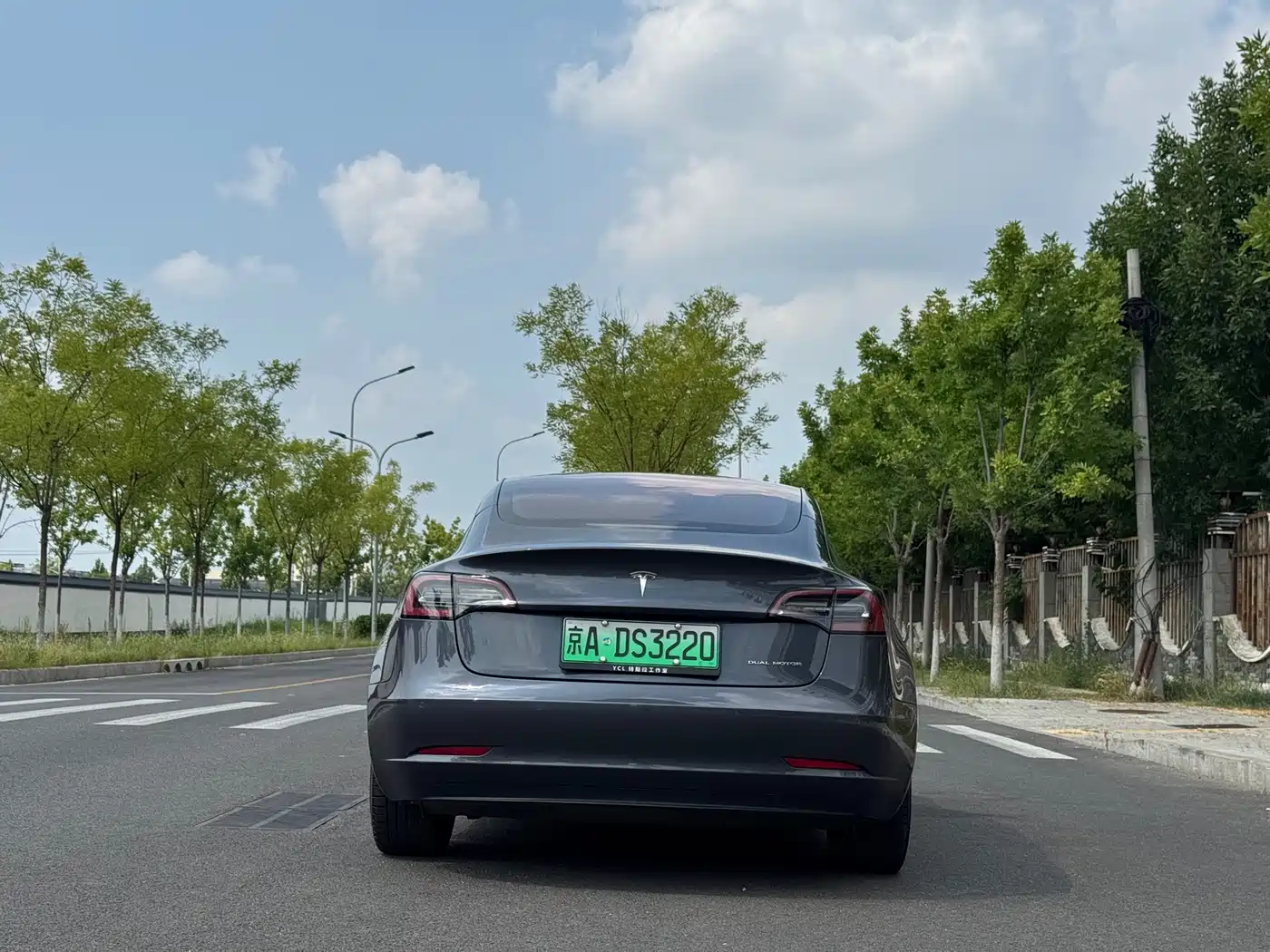 Tesla Model 3 (Import) 2019 2019 Long Range All-Wheel Drive Edition