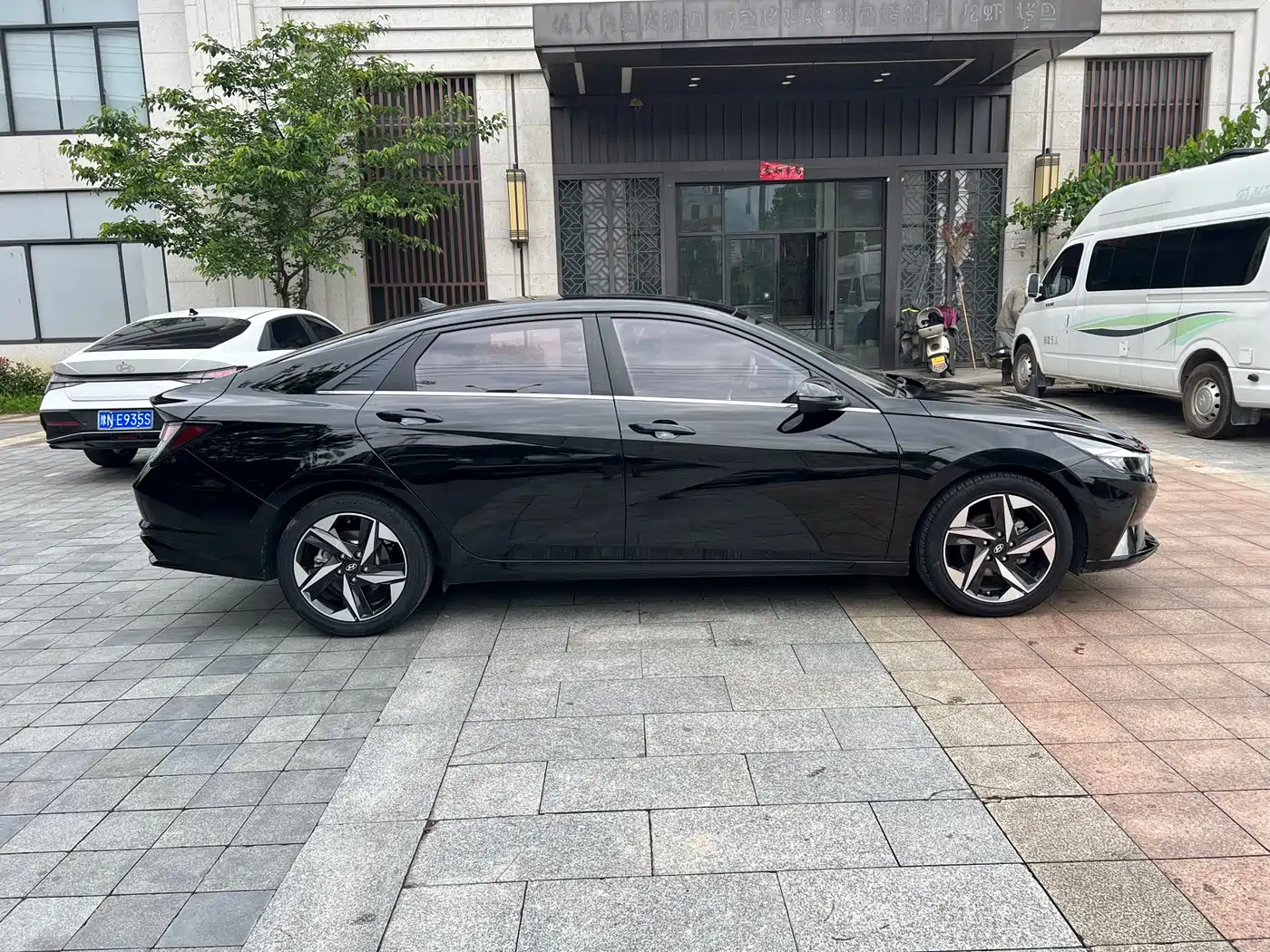 Hyundai Elantra 2021 1.5L CVT GLX Elite Edition фото 13