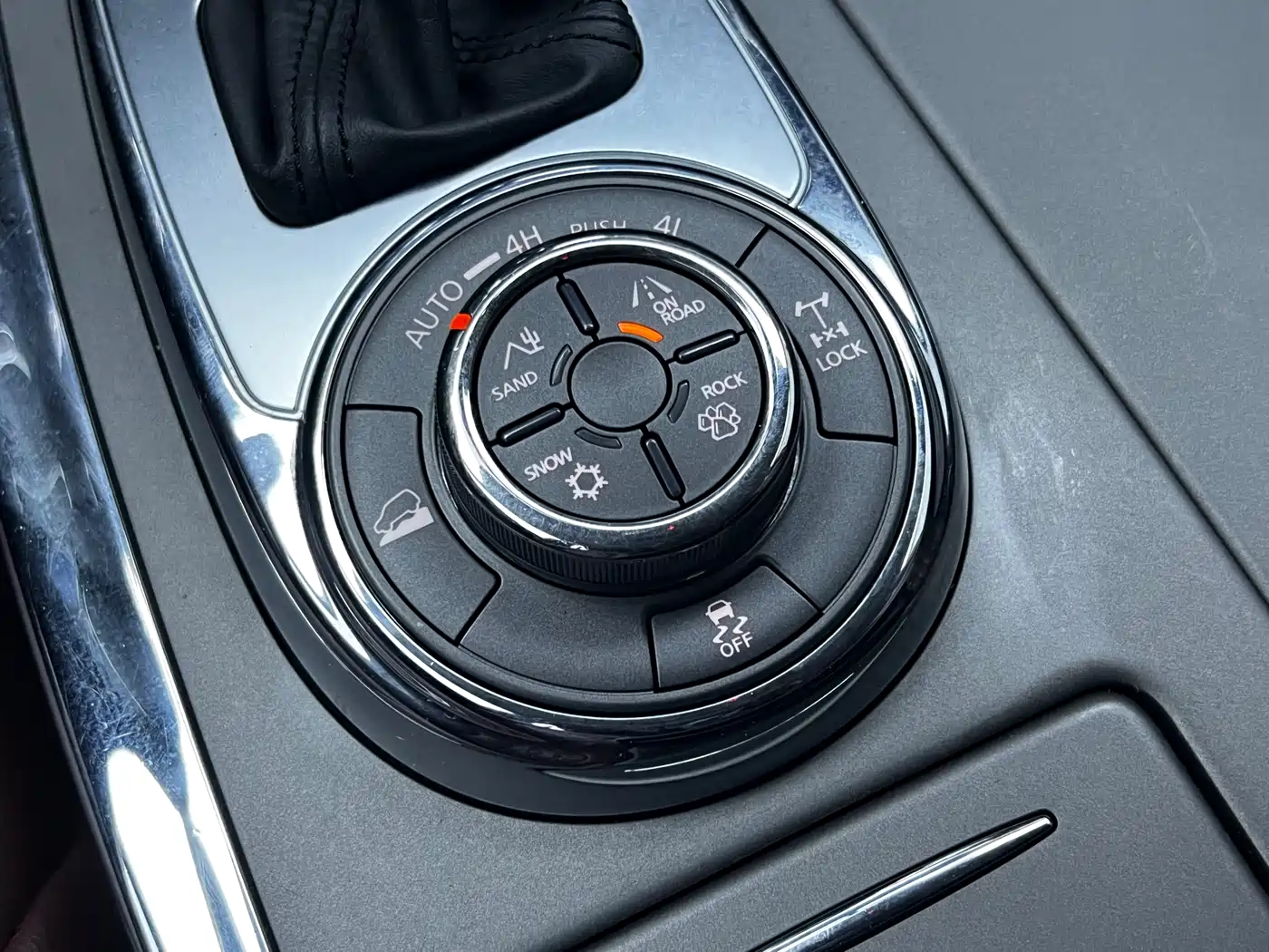 Nissan Patrol 2018 4.0L Leadership фото 7