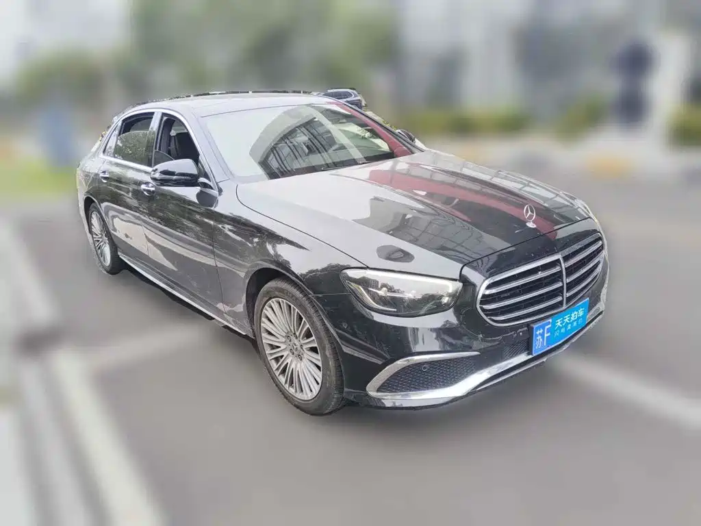 صورة 3 - Mercedes-Benz E-Class