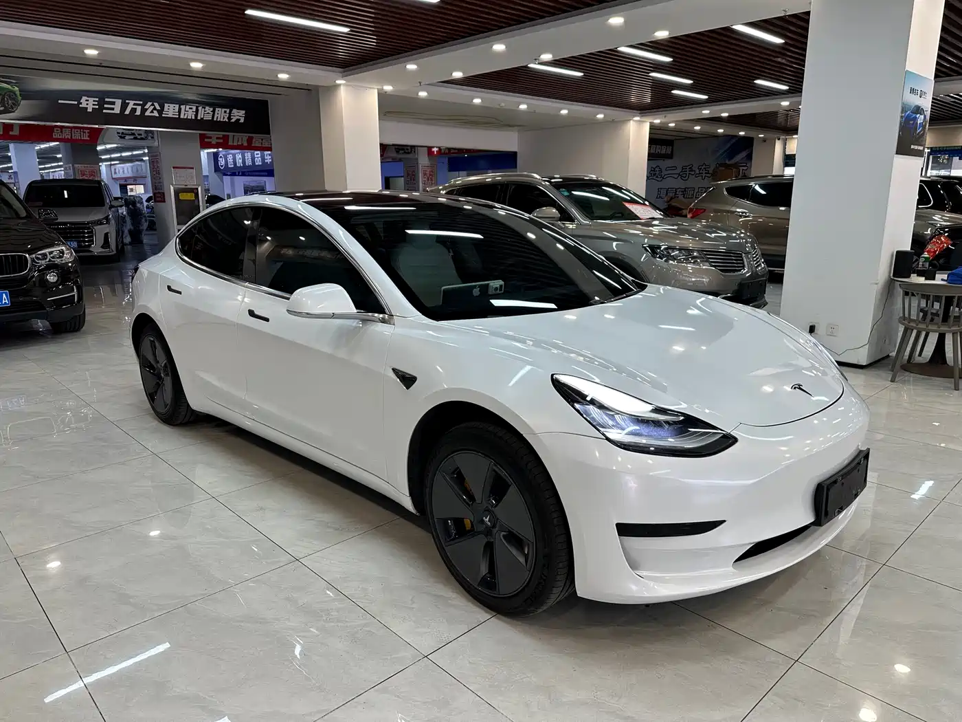 TESLA MODEL 3