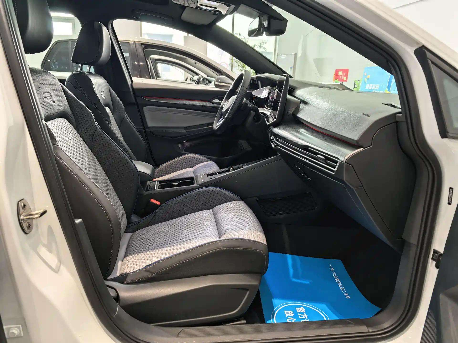 Фото 8 - Volkswagen Golf