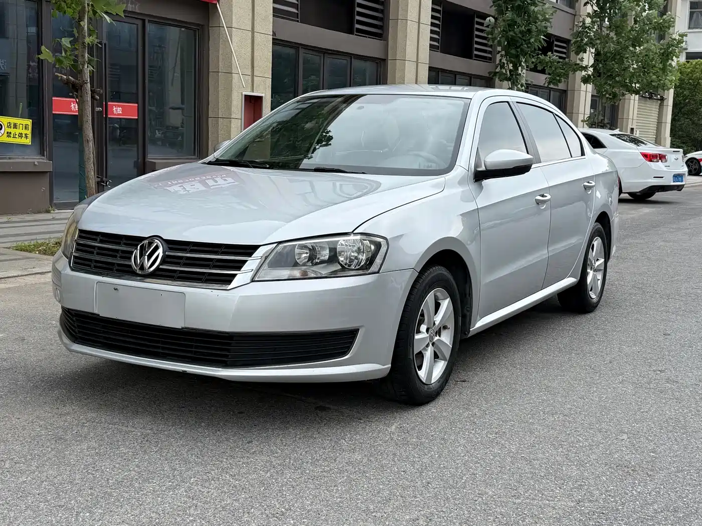 Volkswagen Lavida 2013 Facelift Classic 1.6L Automatic Trend фото 3