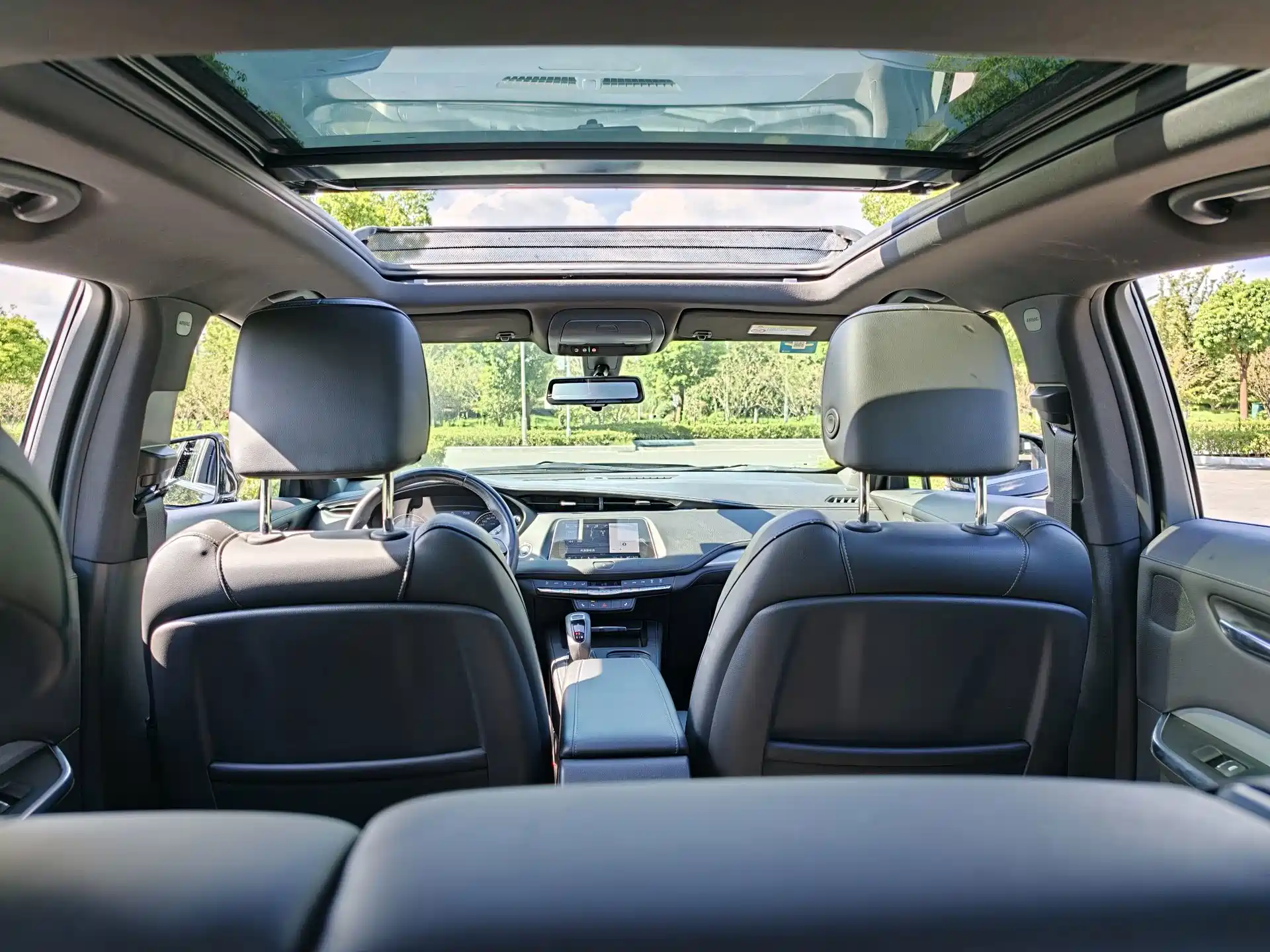 Photo 10 - Cadillac XT4