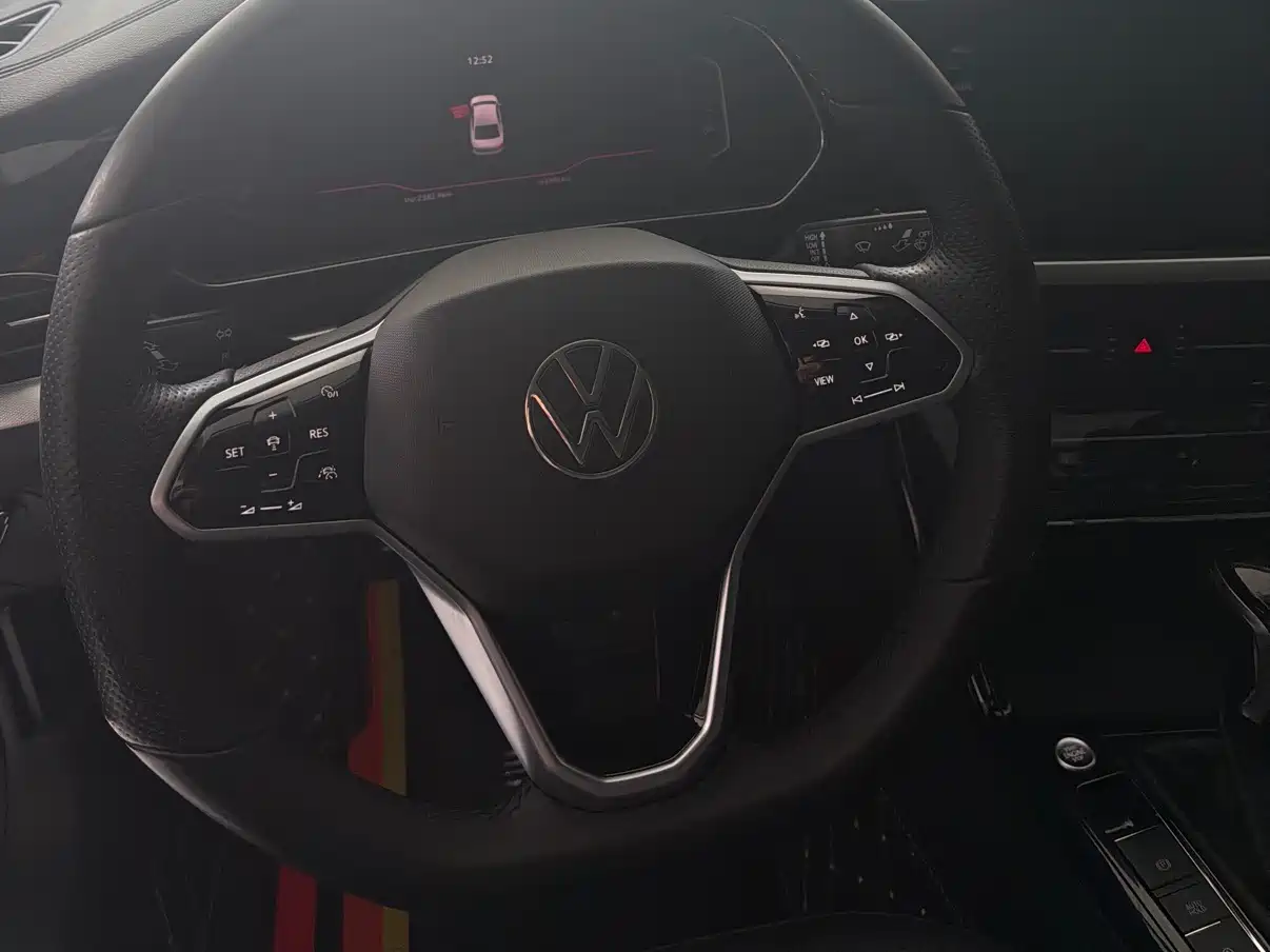 Volkswagen Passat 2022 330TSI Starlight Luxury Edition фото 13