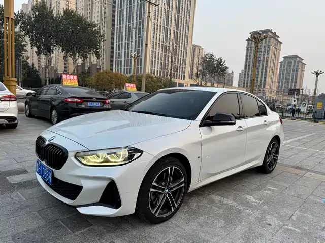 BMW 1 SERIES