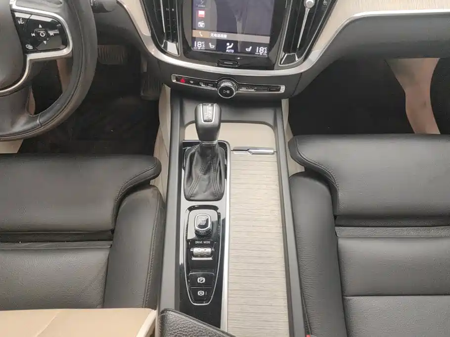 Фото 16 - Volvo S60