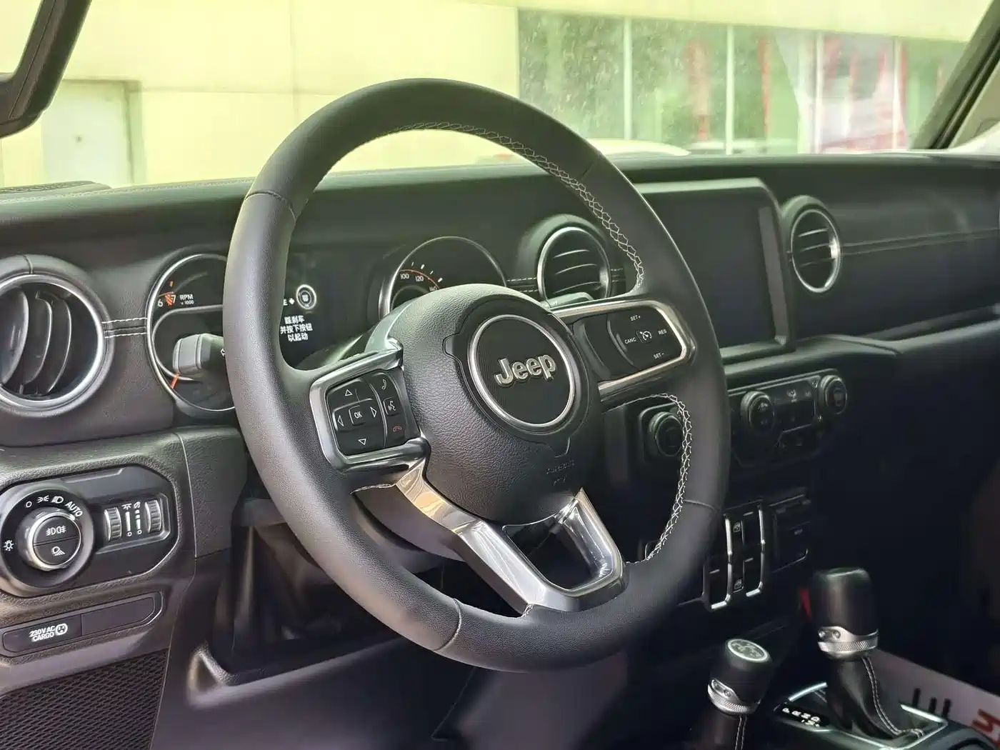 Photo 7 - Jeep Gladiator