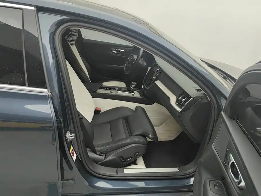 Фото 8 - Volvo S60