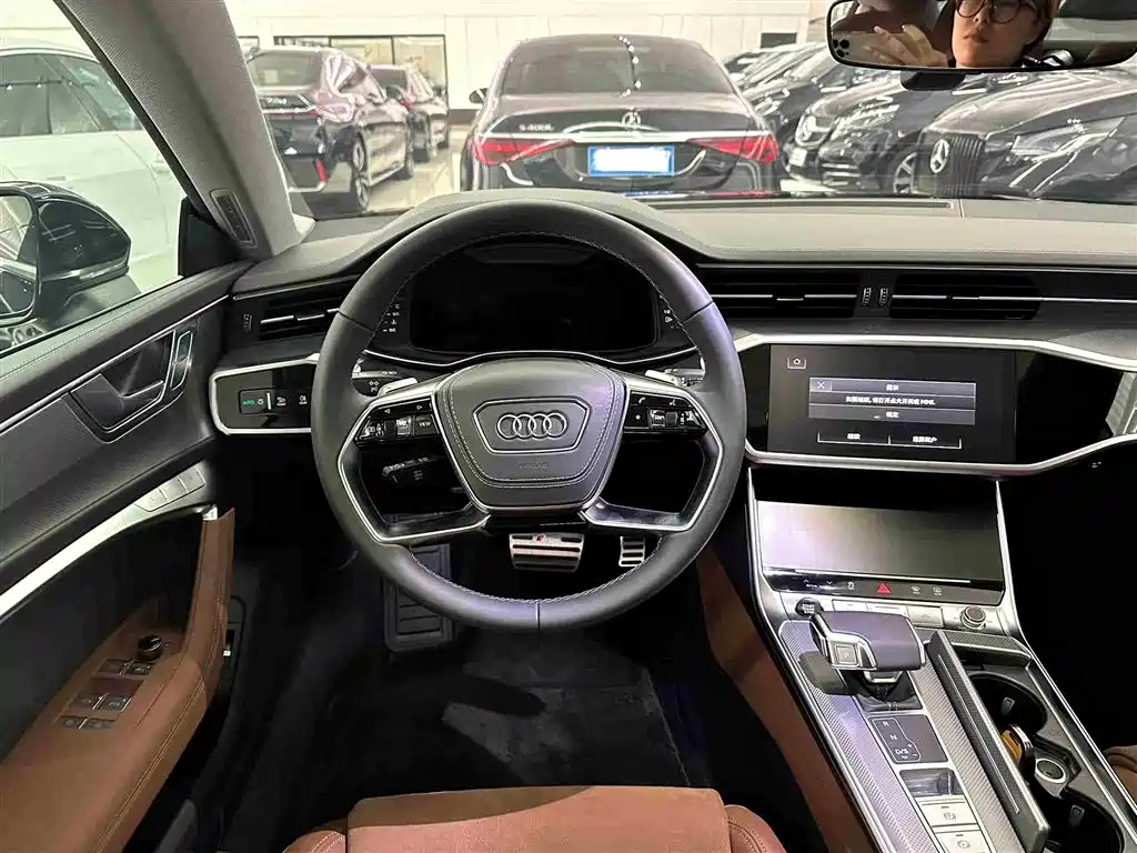 Audi A7L 2025 Model Year 45 TFSI quattro Premium фото 14