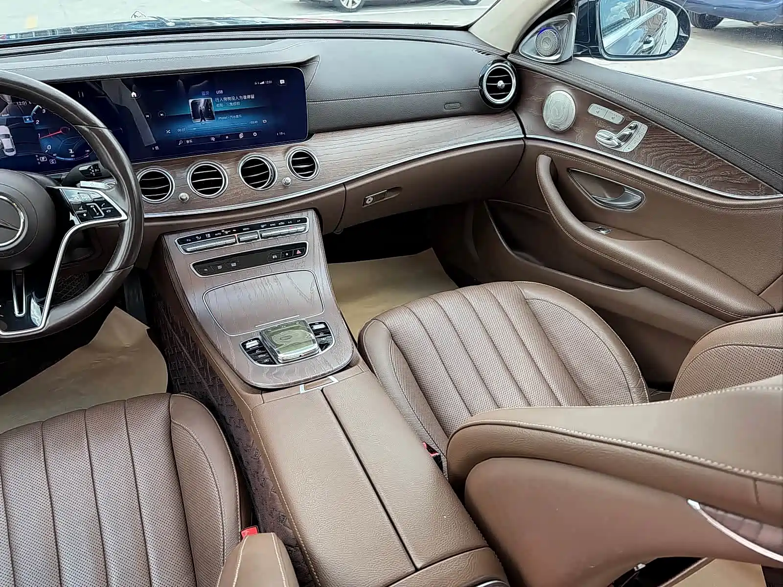 Фото 18 - Mercedes-Benz E-Class