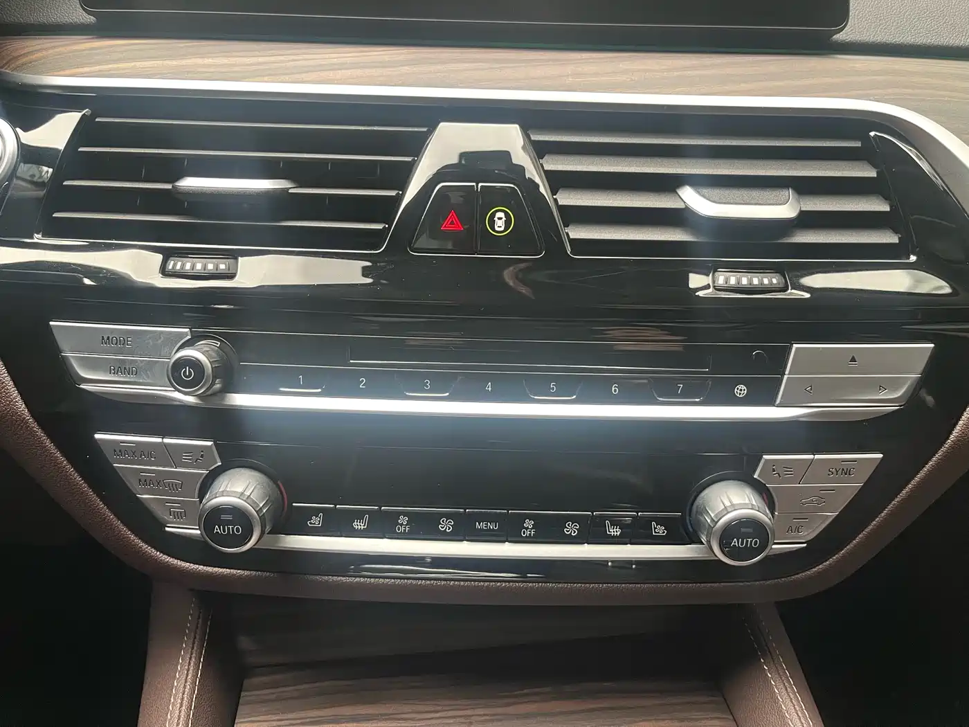 BMW 5 Series New Energy 2019 Facelift 530Le Pioneer Edition фото 36