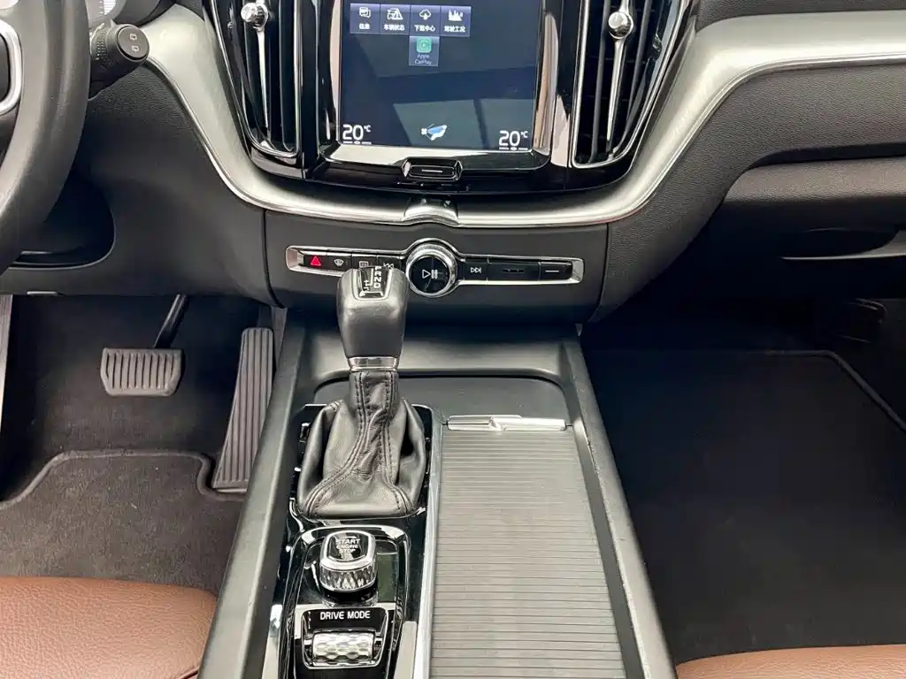 Фото 9 - Volvo XC60