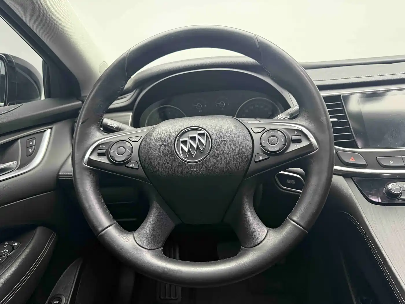 Buick LaCrosse 2019 28T Luxury Edition фото 16