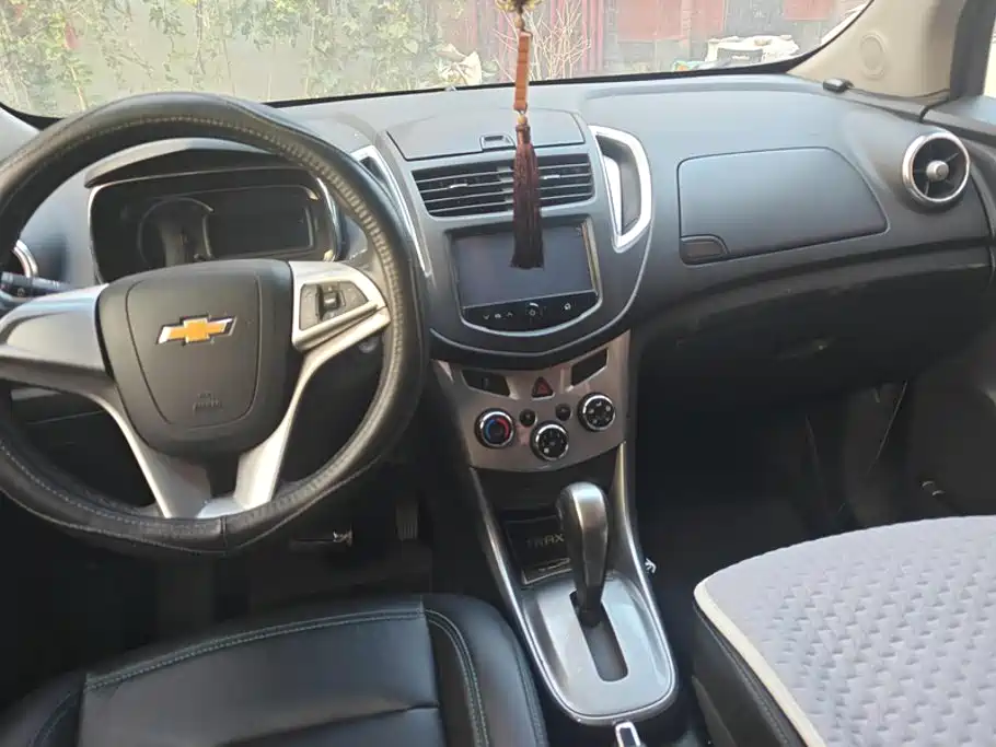 Photo 12 - Chevrolet Trax