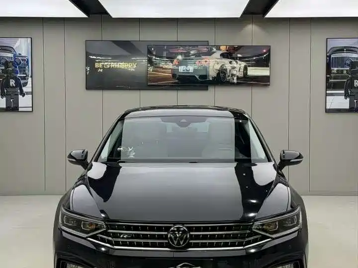 Volkswagen Magotan 2023 Model 2 Million Commemorative Edition 330TSI DSG Luxury фото 2