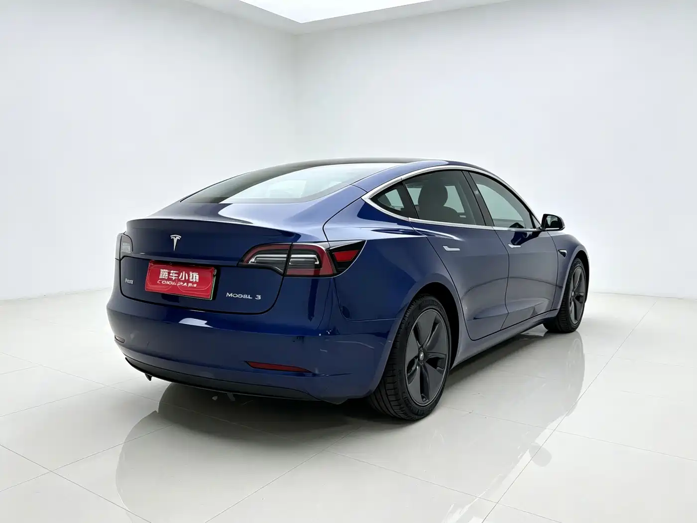 Фото 2 - Tesla Model 3