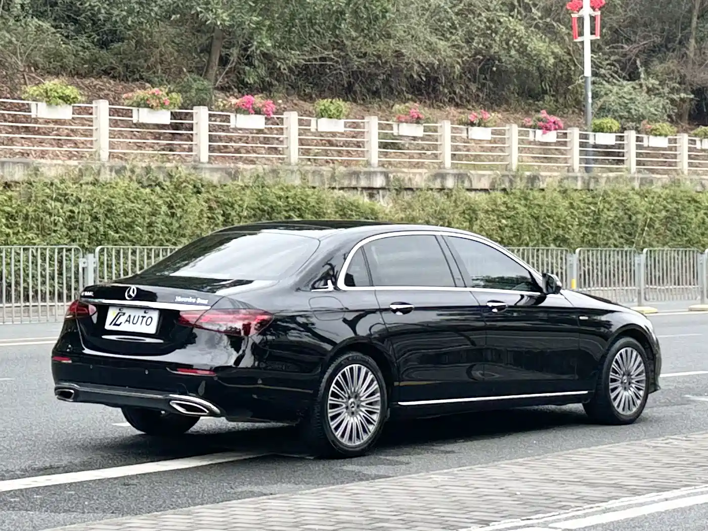 Mercedes-Benz E-Class 2022 E 300 L Luxury фото 5
