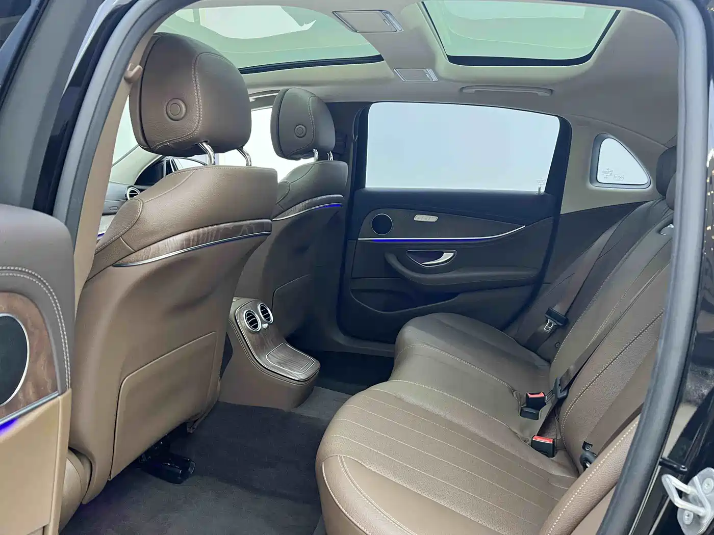 Mercedes-Benz E-Class 2023 E 260 L фото 3