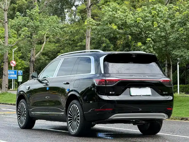 AITO Wenjie AITO M9 2025 Extended Range Ultra 52kWh 6-Seater — фото 3