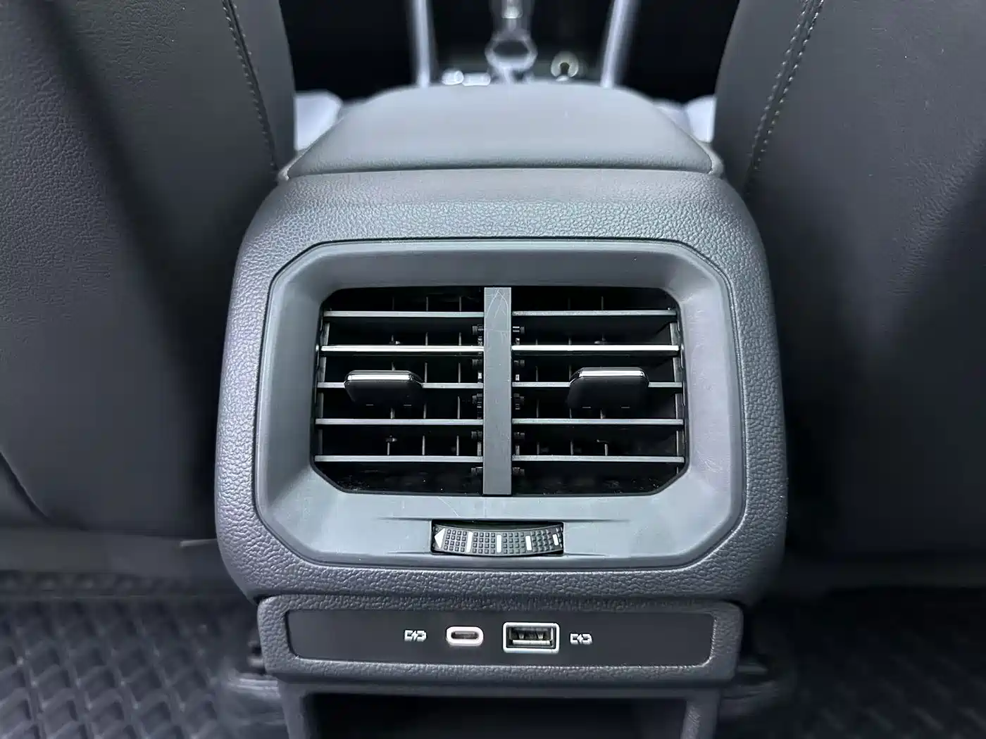 Volkswagen Tharu, миниатюра 13