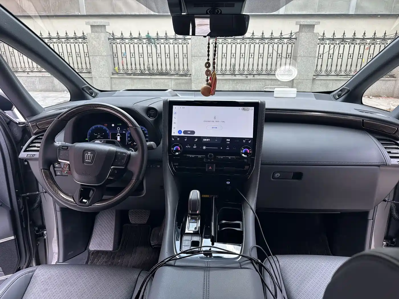 Toyota Vellfire 2024 Crown Hybrid 2.5L Executive Premium Edition фото 4