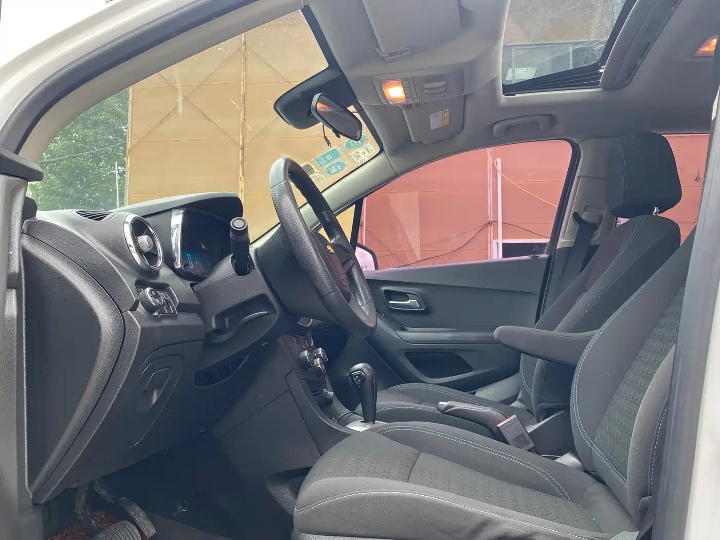 Chevrolet Trax 2016 1.4T Automatic 2WD Comfort Sunroof Edition фото 6