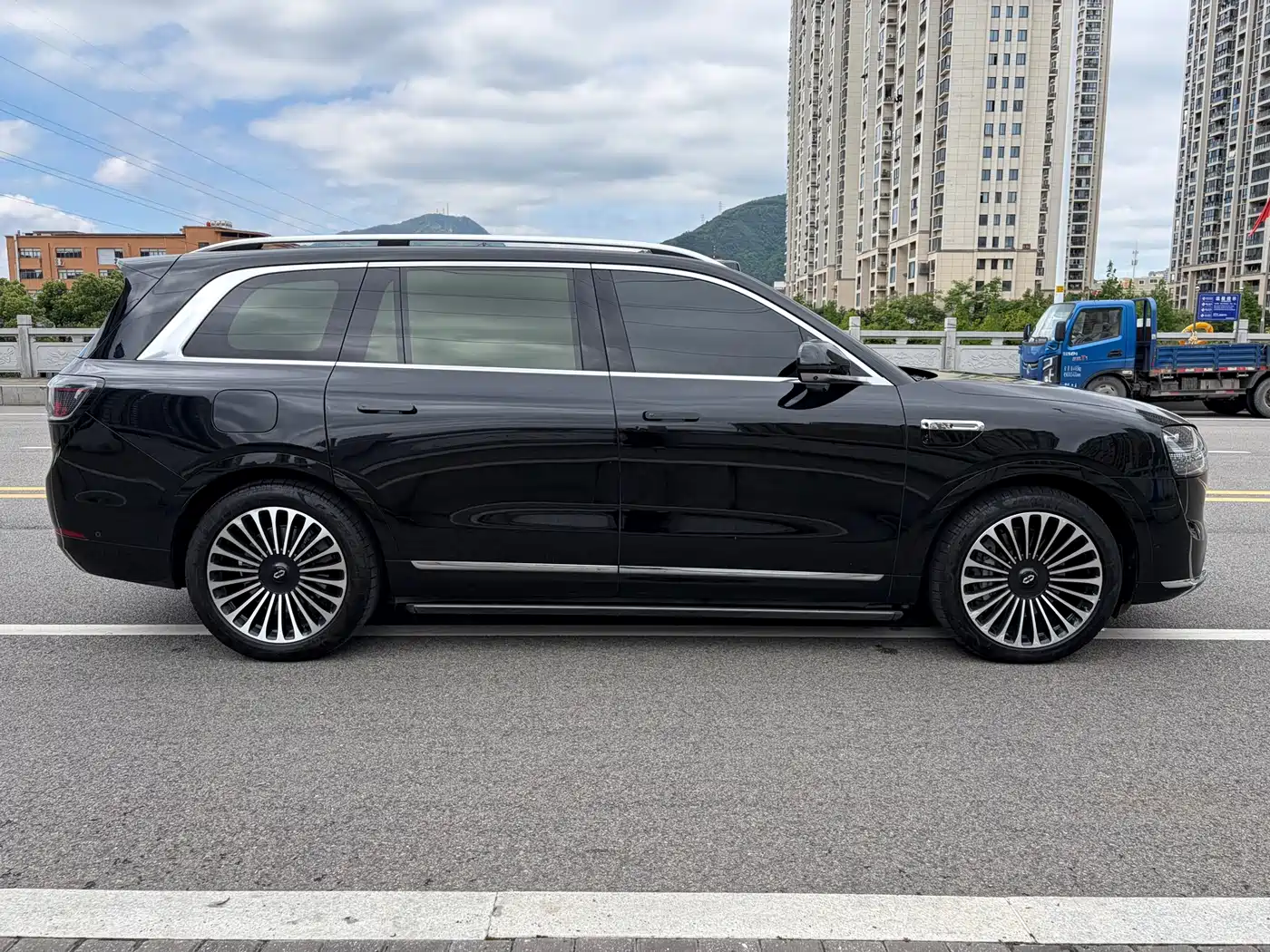 AITO Wenjie AITO M9 2025 Extended Range Ultra 52kWh 6-Seater фото 8