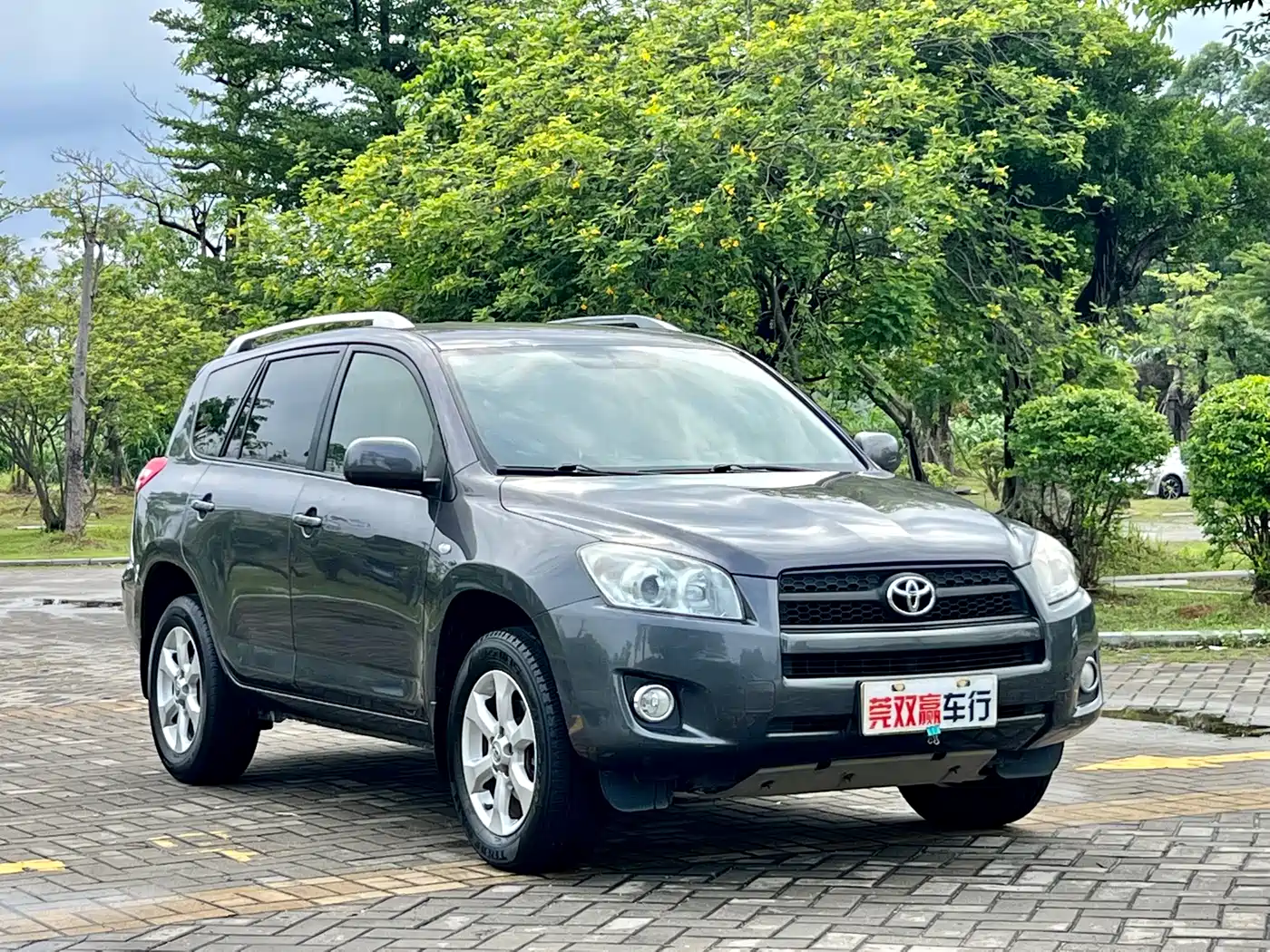 Toyota RAV4 Rongfang 2011 2.0L Automatic Classic Edition фото 3