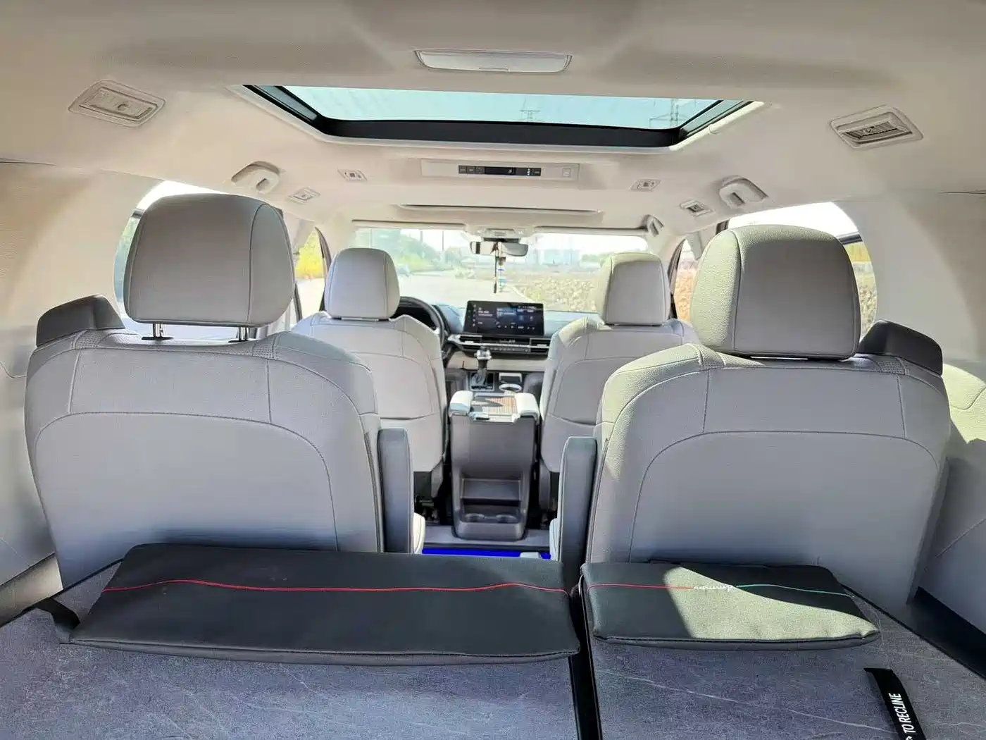 Toyota Granvia 2023 2.5L Hybrid Prestige PLUS Edition фото 17