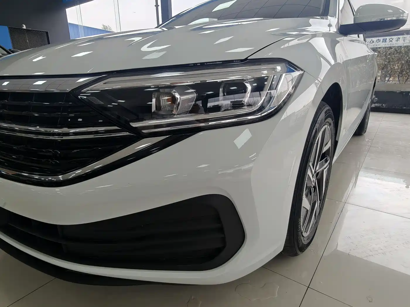 Volkswagen Sagitar 2025 300TSI DSG Flying Leap Edition фото 7