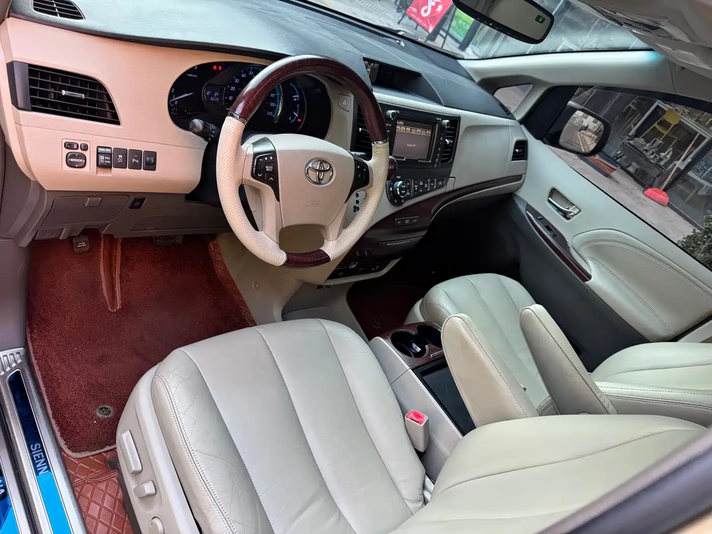 Toyota Sienna 2011 2011 3.5L 4WD Automatic
