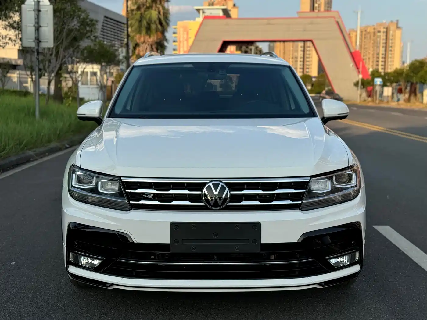Volkswagen Tiguan L 2021 330TSI Automatic 2WD R-Line Premium фото 2