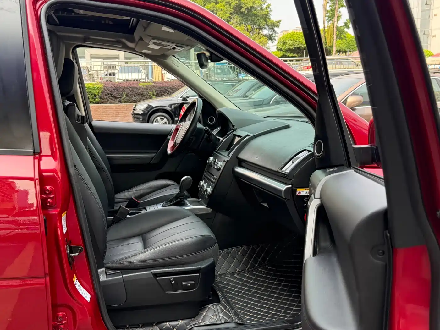 Land Rover Freelander 2 2014 2.2T SD4 SE Diesel Edition фото 7