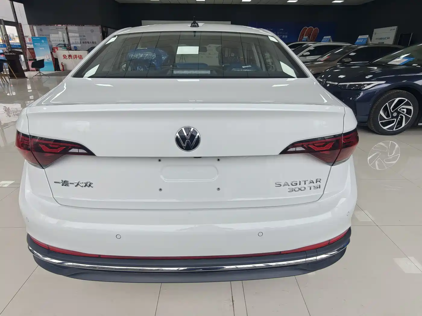 Volkswagen Sagitar 2025 300TSI DSG Flying Leap Edition фото 6