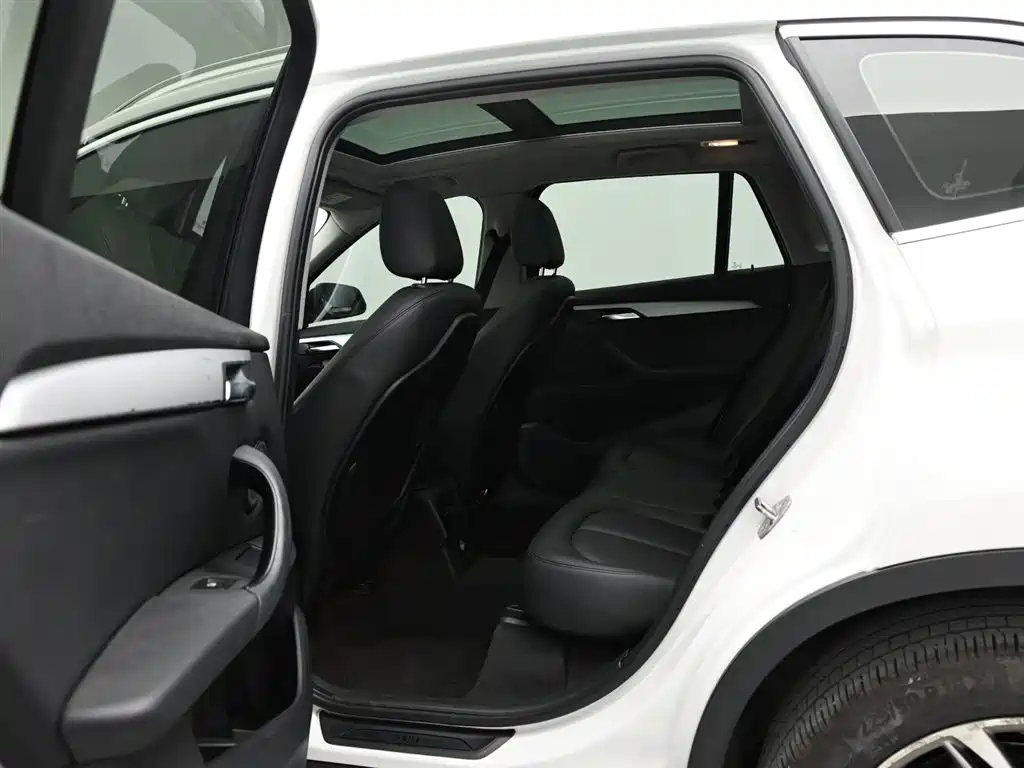 BMW X1 2018 sDrive20Li Leading Model фото 14