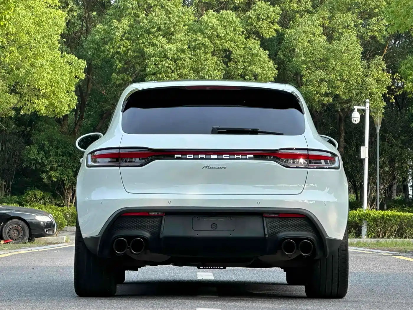 PORSCHE MACAN