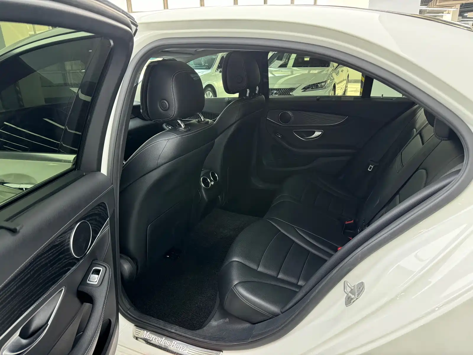 Фото 7 - Mercedes-Benz C-Class